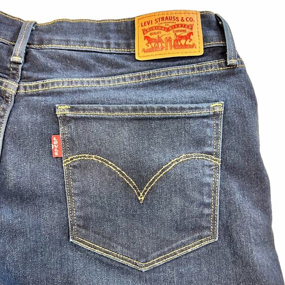 Levi's Womens Dark Wash Jean Shorts Rolled Cuff Size 31 - Picture 5 of 7